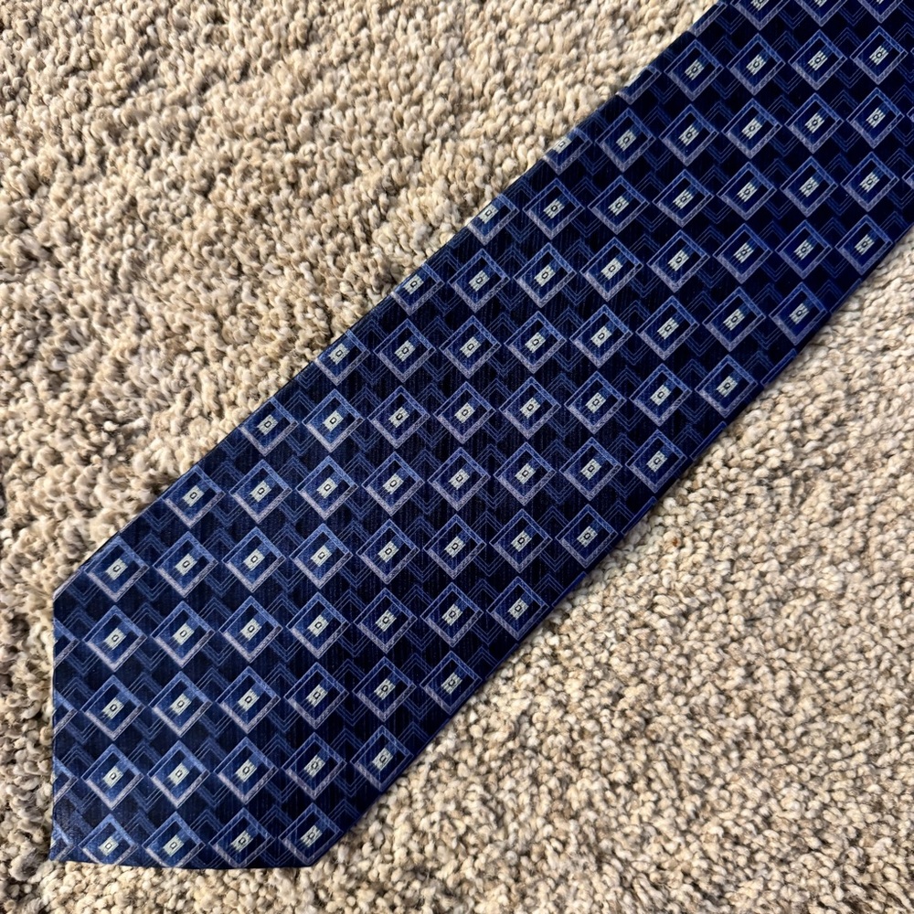 EUC Arrow Classy Tie Necktie - Navy Blue - 100% Silk